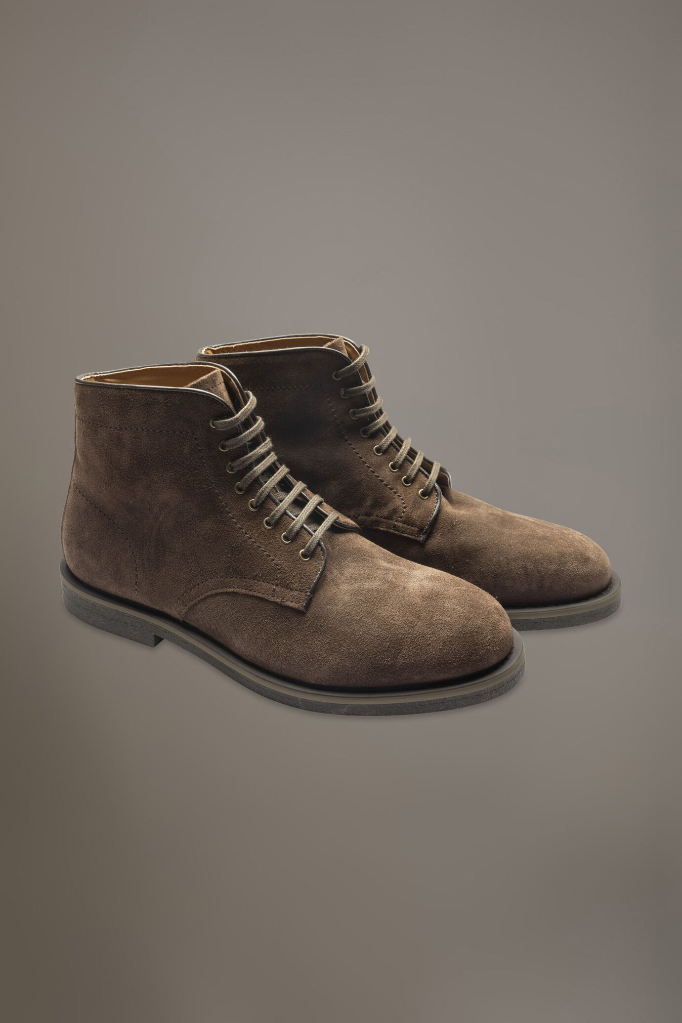 100% suede leather boots with rubber sole